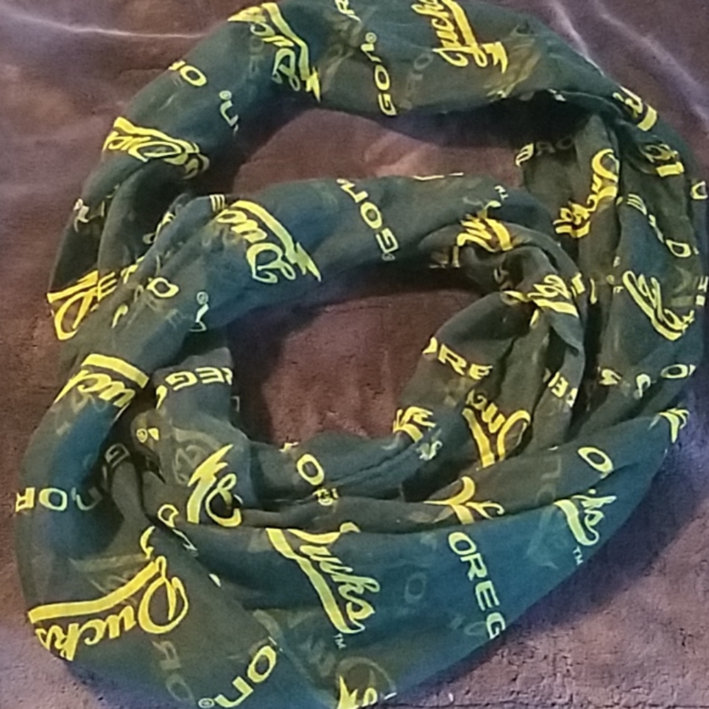 OREGON scarf.